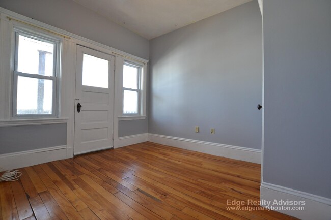 41 Montfern Ave, Unit 4 in Boston, MA - Building Photo - Building Photo