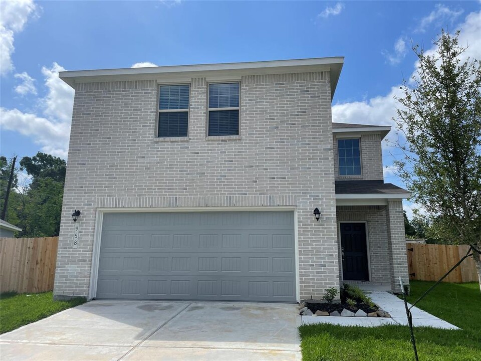 958 Redinger Ridge Dr in Huffman, TX - Building Photo