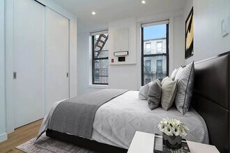 137 Thompson St in New York, NY - Building Photo - Building Photo