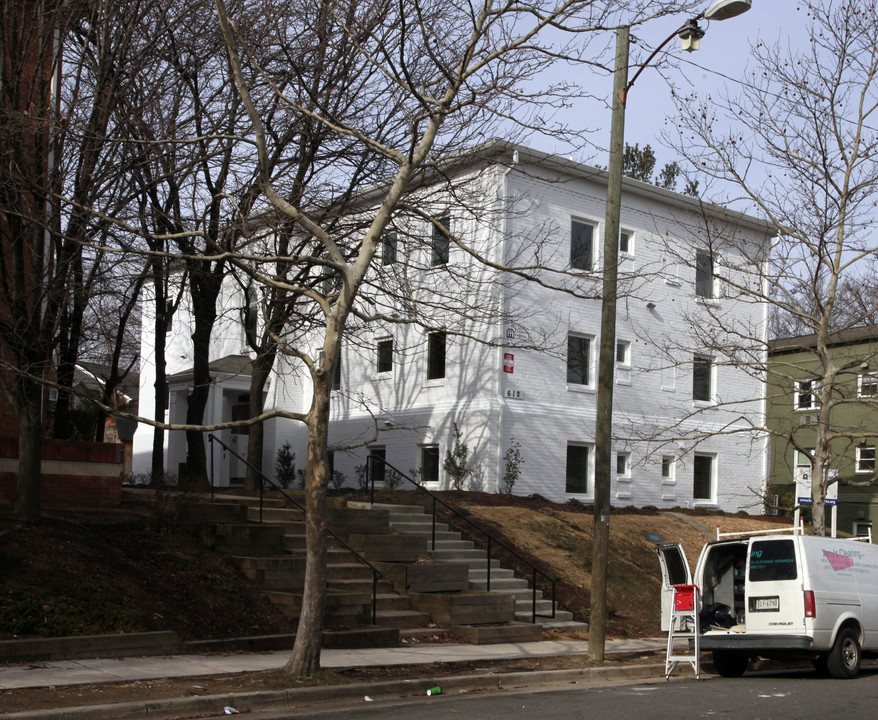 612 Notabene Dr in Alexandria, VA - Foto de edificio