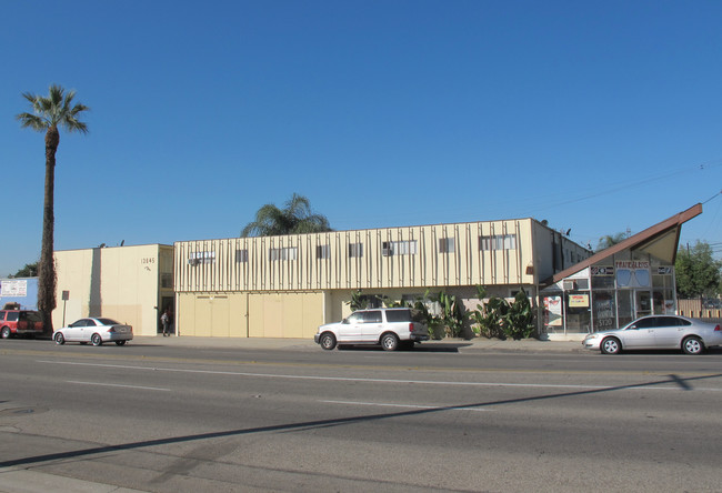 Capri Apartments in South Gate, CA - Building Photo - Building Photo