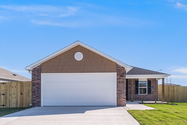 2111 E Annette Dr in Siloam Springs, AR - Building Photo - Building Photo