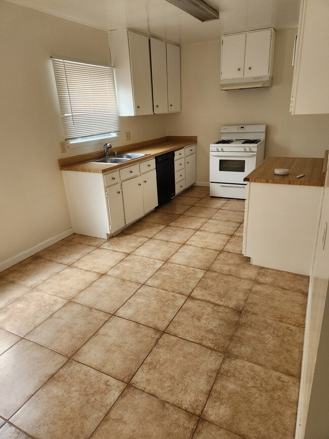 14460 Dickens St, Unit Max