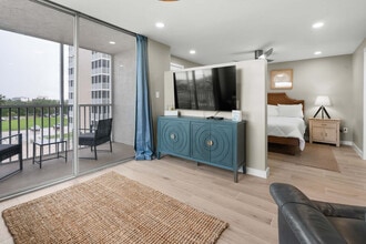 1030 Hickory Blvd in Bonita Springs, FL - Building Photo - Building Photo