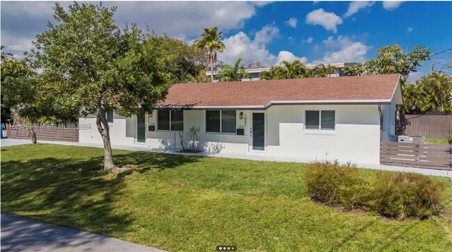 1421 NE 30th Ct in Oakland Park, FL - Building Photo - Building Photo