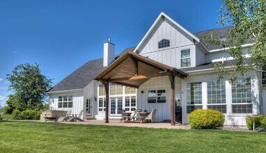 1175 Hard Rock Rd in Corvallis, MT - Building Photo - Building Photo