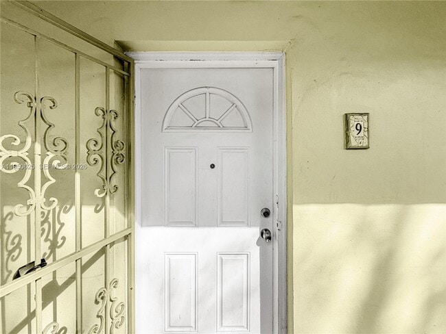 520 NE 38th St in Miami, FL - Building Photo - Building Photo