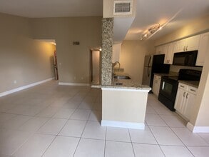 2667 NW 33rd St in Oakland Park, FL - Building Photo - Building Photo