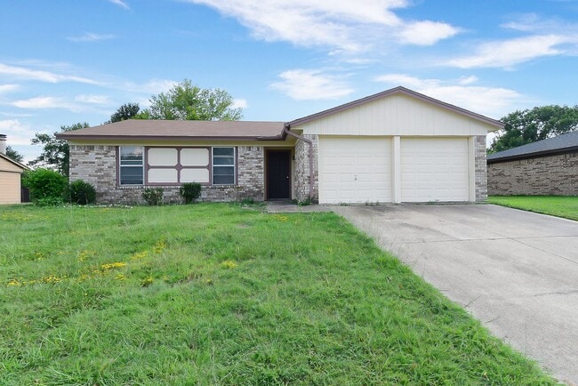property at 1703 La Fontaine Ln