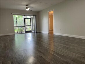 211 Pine Ct in Oldsmar, FL - Building Photo - Building Photo