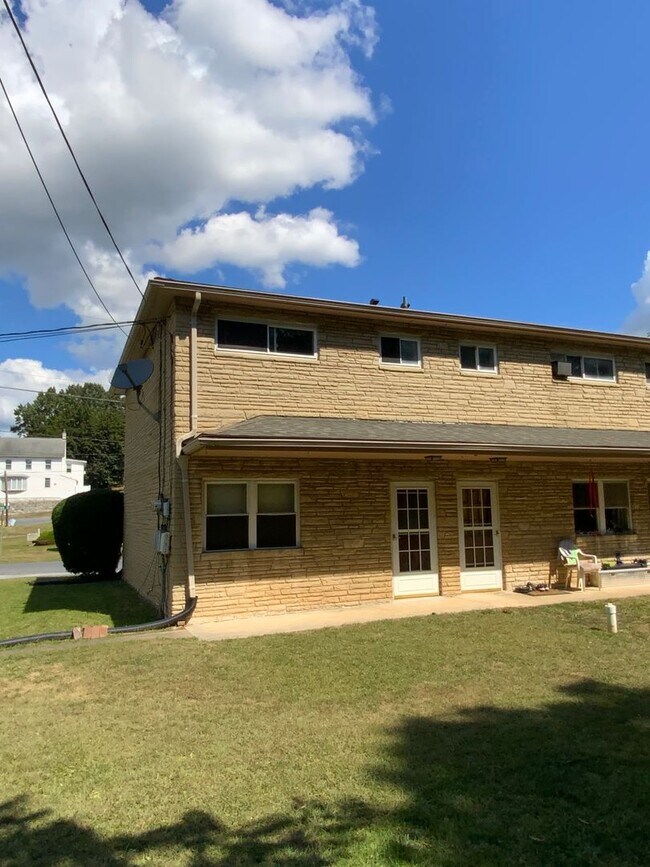 1 Arwin Dr in Hummelstown, PA - Building Photo - Building Photo