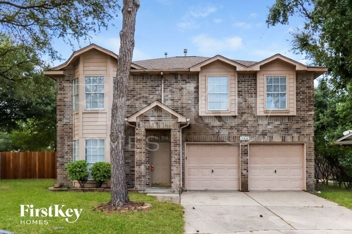 10826 Belle Haven Dr in Houston, TX - Building Photo