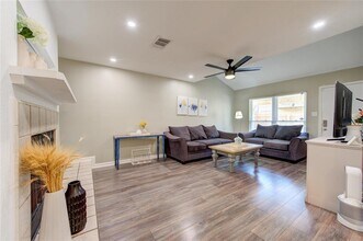 2379 Briarwest Blvd in Houston, TX - Building Photo - Building Photo