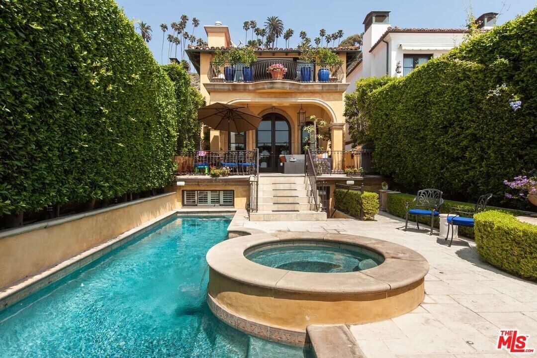 703 Palisades Beach Rd in Santa Monica, CA - Building Photo