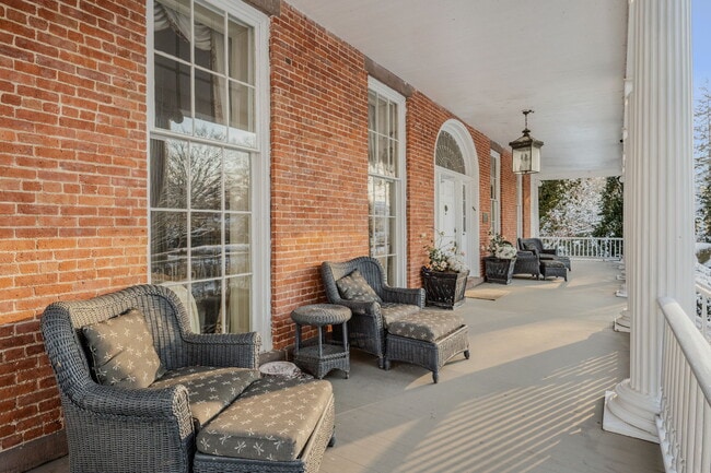 9 Lyme St in Old Lyme, CT - Building Photo - Building Photo