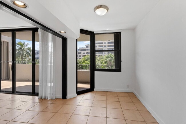 161 Crandon Blvd in Key Biscayne, FL - Building Photo - Building Photo