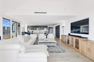 251 Crandon Blvd in Key Biscayne, FL - Foto de edificio - Building Photo