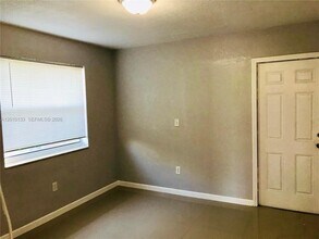 944 NW 51st St in Miami, FL - Building Photo - Building Photo