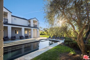 28600 Pacific Coast Hwy in Malibu, CA - Building Photo