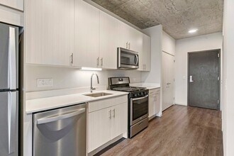 713 S Clark St in Chicago, IL - Foto de edificio - Building Photo