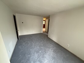 372 Park St in Bristol, CT - Building Photo