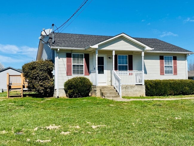 124 Gleaves Ln in Oak Grove, KY - Foto de edificio - Building Photo