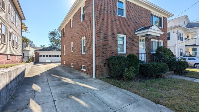 852 Smith St, Unit #2