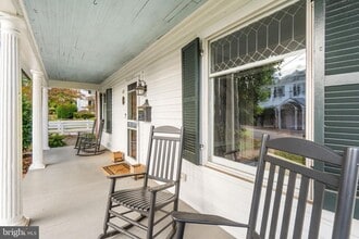 61 Winchester St in Warrenton, VA - Foto de edificio - Building Photo