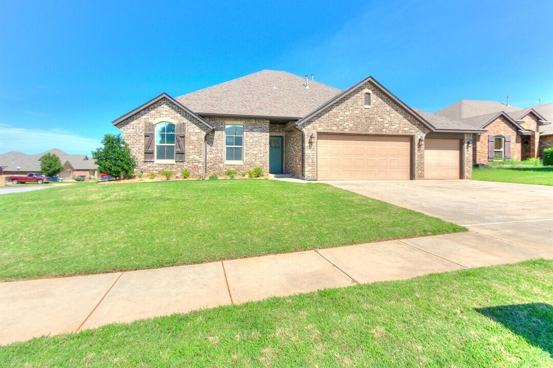724 Abilene Way in Yukon, OK - Building Photo