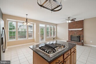 641 Springhouse Square SE in Leesburg, VA - Building Photo - Building Photo