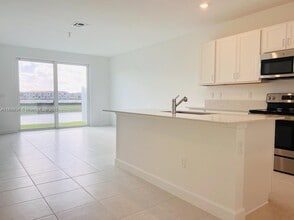 204 SE Woodbark St in Port St. Lucie, FL - Building Photo - Building Photo