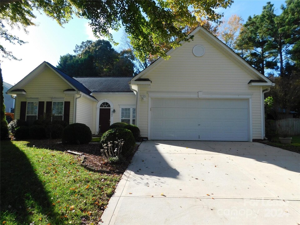 8003 Alma Blvd in Waxhaw, NC - Building Photo