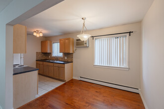 484 E Breckenridge St in Ferndale, MI - Building Photo - Interior Photo