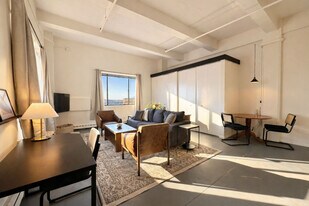 823 N 2nd St in Milwaukee, WI - Building Photo