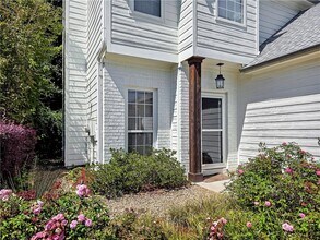 401 Kensington Parc Dr in Avondale Estates, GA - Building Photo - Building Photo