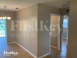 2174 NW 62nd Ave in Margate, FL - Foto de edificio - Building Photo