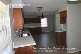 3321 Pleasant Dr in Midwest City, OK - Foto de edificio - Building Photo
