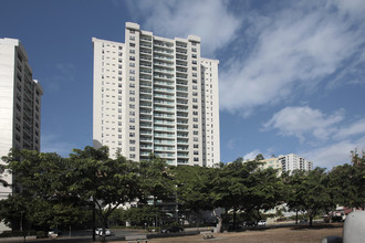 1450 Young St in Honolulu, HI - Foto de edificio - Building Photo