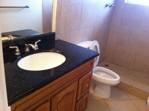 7610 SW 82nd St, Unit G220 in Miami, FL - Building Photo - Building Photo