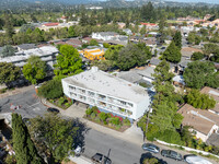 467 Clinton St in Redwood City, CA - Foto de edificio - Building Photo