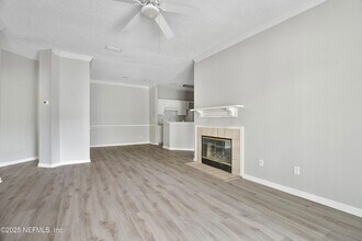 10000 Gate Pkwy in Jacksonville, FL - Building Photo - Building Photo