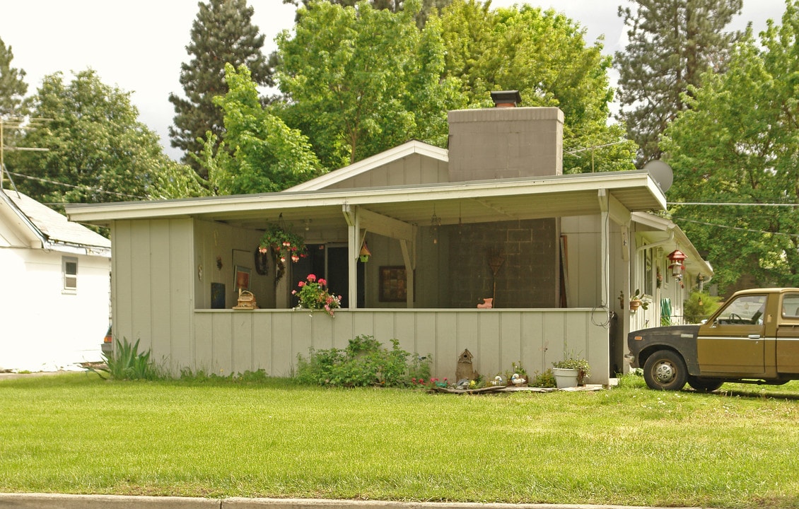 332-348 W Davidson Ave in Coeur d'Alene, ID - Building Photo