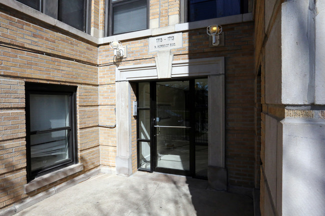 1715 N Humboldt Blvd in Chicago, IL - Building Photo - Building Photo