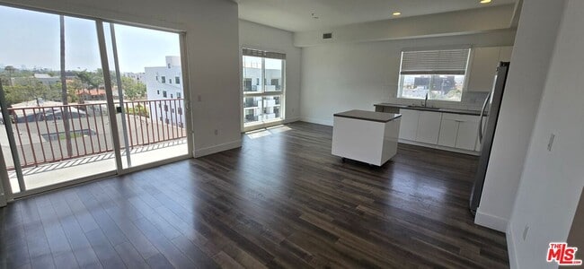 1215 S Bedford St in Los Angeles, CA - Building Photo - Building Photo