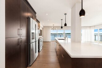 6401 Lake Washington Blvd NE in Kirkland, WA - Building Photo - Building Photo
