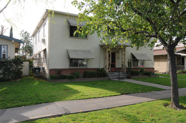 425 S School St in Lodi, CA - Foto de edificio - Building Photo