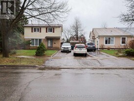 8 Stanbridge Ct in Toronto, ON - Building Photo