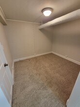 2312 E Wyoming Pl, Unit G in Milwaukee, WI - Foto de edificio - Building Photo