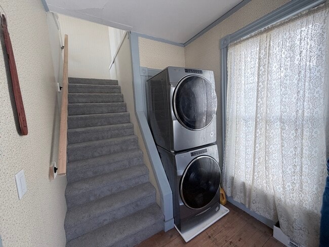 16 Parkview Ave, Unit 2 in Bangor, ME - Building Photo - Building Photo