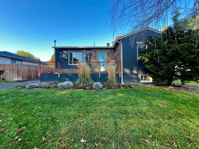 908 S 30th Ave in Yakima, WA - Building Photo - Building Photo